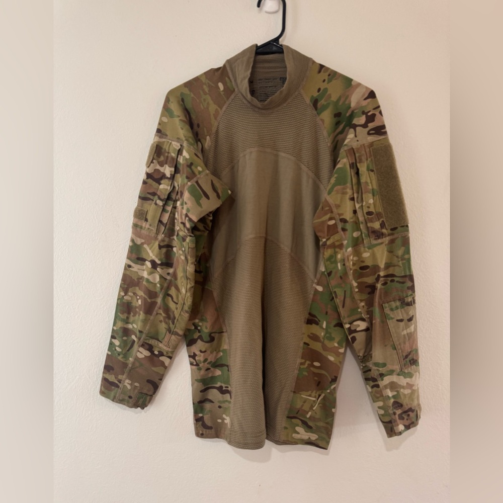 Massif Combat Shirt Camouflage Long Sleeve Tactical Shirt Men's Sz‎ M